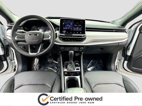 Used 2025 Jeep Compass Limited image 3