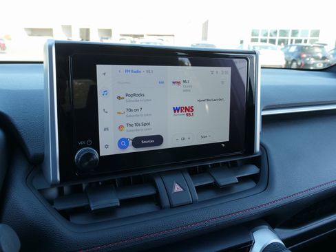 Used 2024 Toyota RAV4 SE image 29