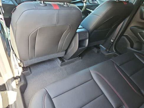 Used 2025 Chevrolet Trax RS w/ Sunroof Package image 17