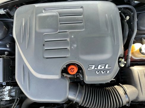 Used 2016 Chrysler 300 Limited image 11