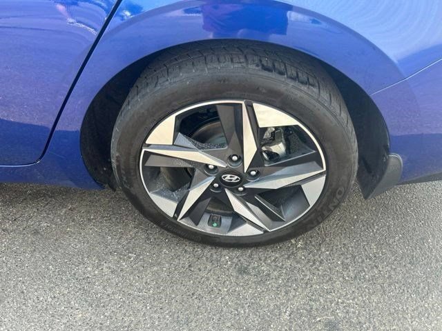 Used 2023 Hyundai Elantra Limited FWD image 42