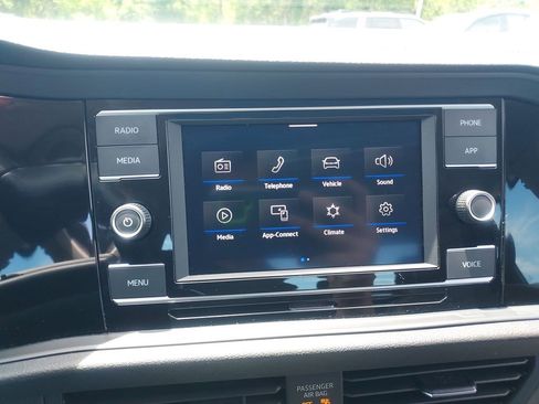 Used 2023 Volkswagen Jetta SE w/ Panoramic Sunroof Package FWD image 13