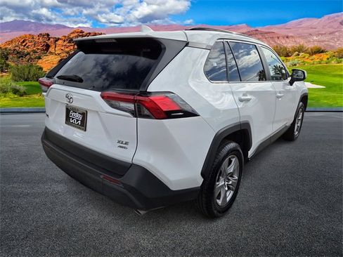 Used 2022 Toyota RAV4 XLE w/ Convenience Package image 4