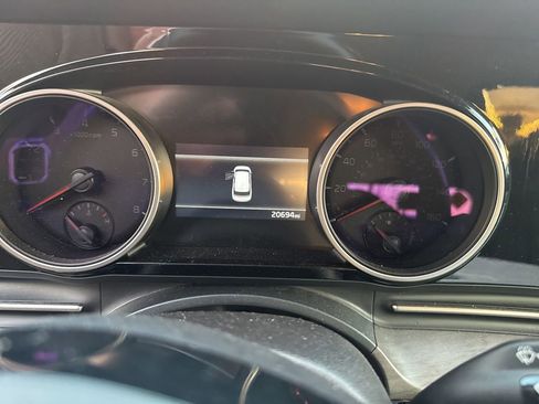 Used 2024 Kia Carnival EX image 11