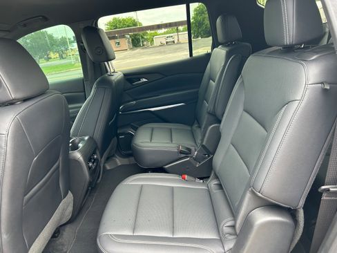 Used 2024 Chevrolet Traverse LT w/ Enhanced Driving Package FWD image 30