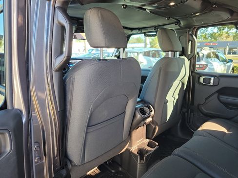 Used 2024 Jeep Wrangler Sport S image 16