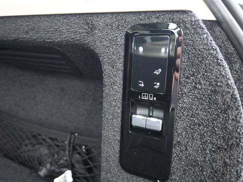 Used 2023 Land Rover Range Rover SE AWD/4WD image 17