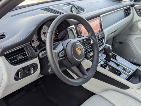 New 2026 Porsche Macan GTS image 4