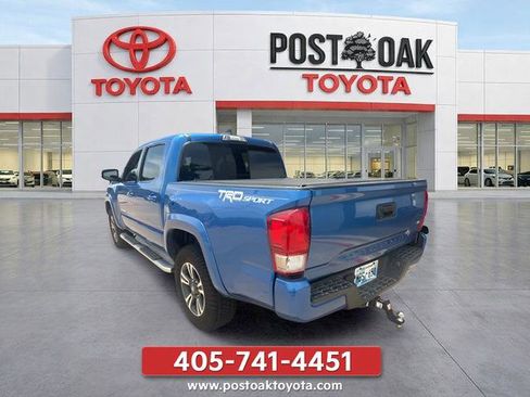 Used 2017 Toyota Tacoma TRD Sport RWD image 7