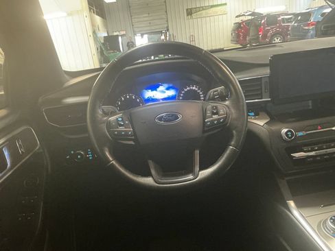 Used 2020 Ford Explorer XLT w/ Equipment Group 202A AWD/4WD image 17