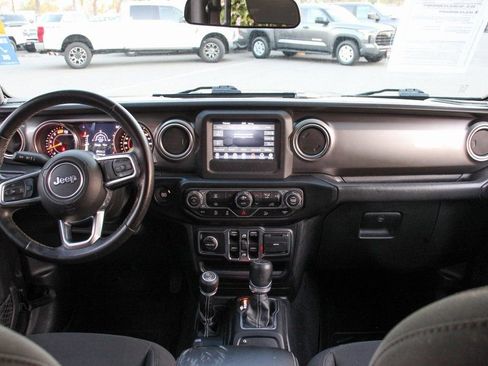 Used 2020 Jeep Wrangler Unlimited Sahara image 24