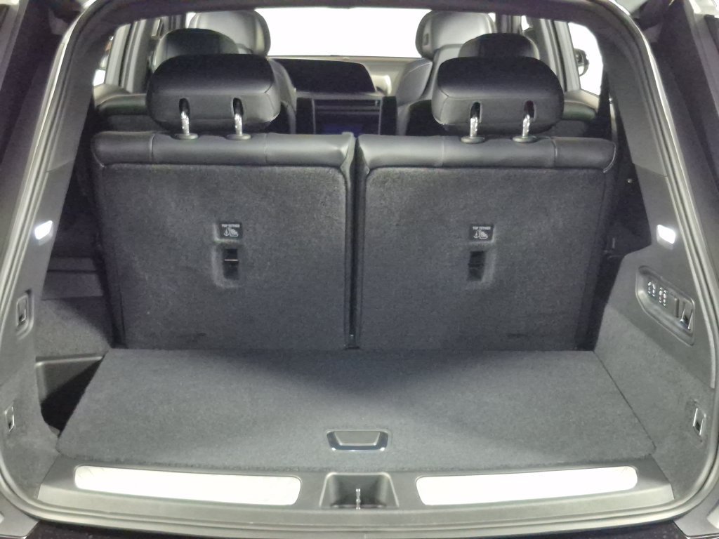 New 2027 Cadillac Vistiq Sport w/ LPO, Floor Liner Package AWD/4WD image 28