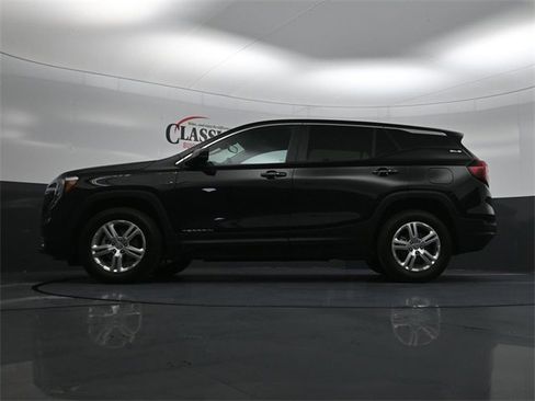 Used 2024 GMC Terrain SLE image 25