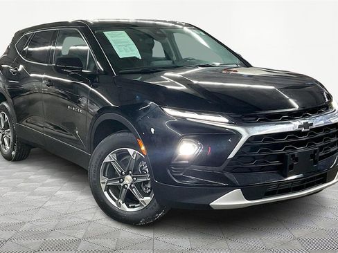 Used 2024 Chevrolet Blazer LT image 3