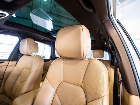 Used 2016 Porsche Macan S image 39