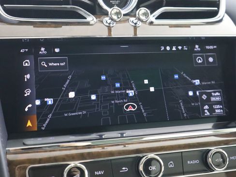 Used 2025 Bentley Bentayga V8 image 15