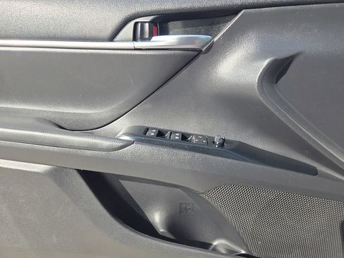 Used 2020 Toyota Camry SE image 23