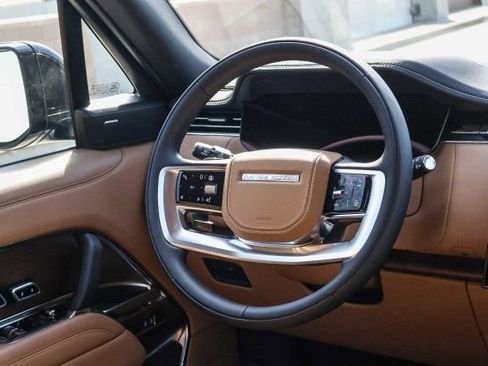 New 2025 Land Rover Range Rover Long Wheelbase SE image 17