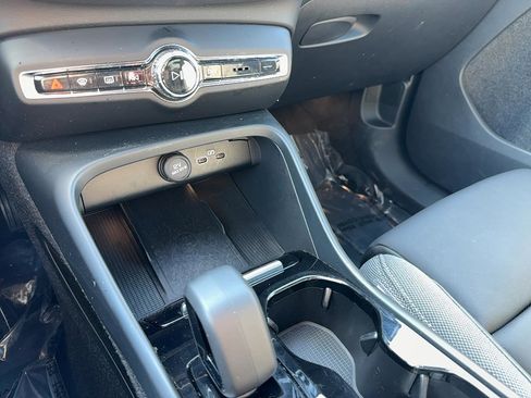 Certified 2023 Volvo C40 Recharge Core w/ Protection Package Premier image 23