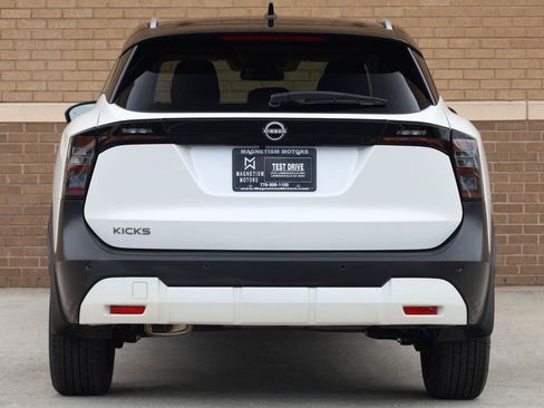 Used 2026 Nissan Kicks SV w/ SV Premium Package FWD image 10