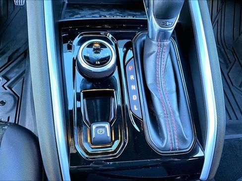 Used 2024 Chevrolet Colorado Z71 w/ Z71 Convenience Package 2 image 24