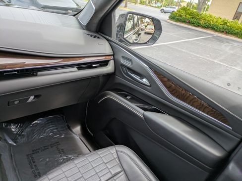 Certified 2024 Cadillac Escalade ESV Premium Luxury Platinum AWD/4WD image 16