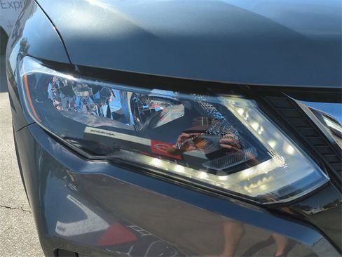 Used 2017 Nissan Rogue SL image 13