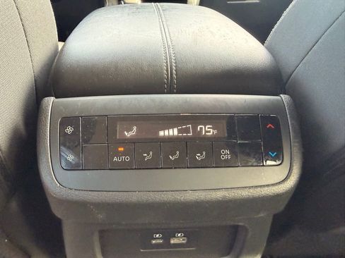 Used 2024 Nissan Pathfinder SV image 28