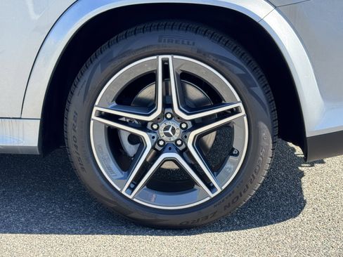 New 2025 Mercedes-Benz GLS 450 4MATIC image 16