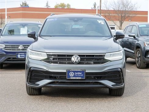 Certified 2024 Volkswagen Tiguan SE R-Line image 2