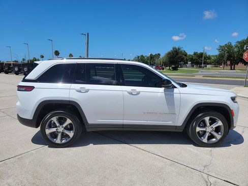Used 2026 Jeep Grand Cherokee Limited w/ Luxury Tech Group II RWD image 6