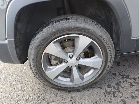 Used 2020 Jeep Cherokee Limited AWD/4WD image 30