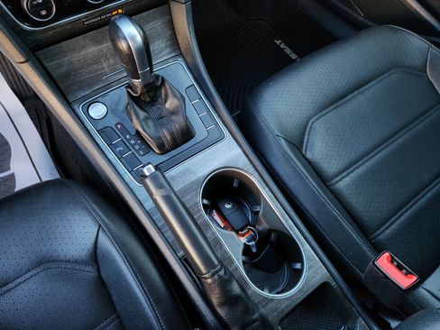 Used 2018 Volkswagen Passat 2.0T SE FWD image 11