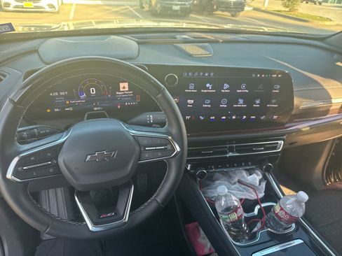 Used 2024 Chevrolet Traverse Z71 w/ Enhanced Driving Package image 7