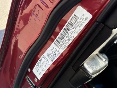 Used 2014 Jeep Cherokee Latitude w/ Cold Weather Group FWD image 32