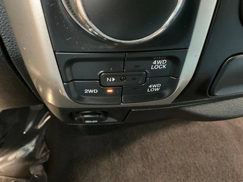 Used 2019 RAM 1500 Classic SLT w/ Luxury Group AWD/4WD image 17