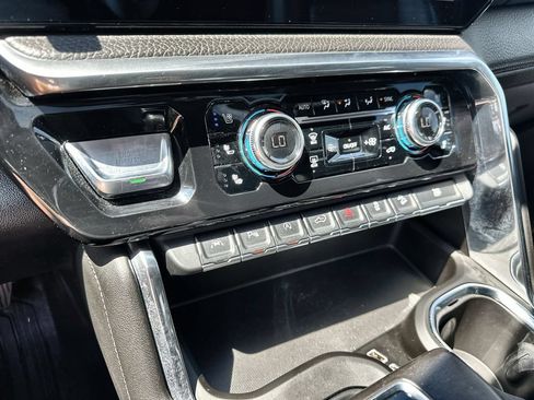 Used 2022 GMC Sierra 1500 Denali w/ Denali Reserve Package AWD/4WD image 27
