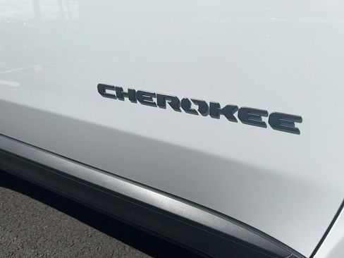 Used 2026 Jeep Cherokee Laredo AWD/4WD image 11