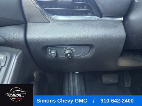 Used 2023 Chevrolet Traverse LT w/ Rear Camera Mirror Package AWD/4WD image 16