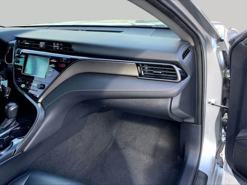 Used 2019 Toyota Camry SE FWD image 17