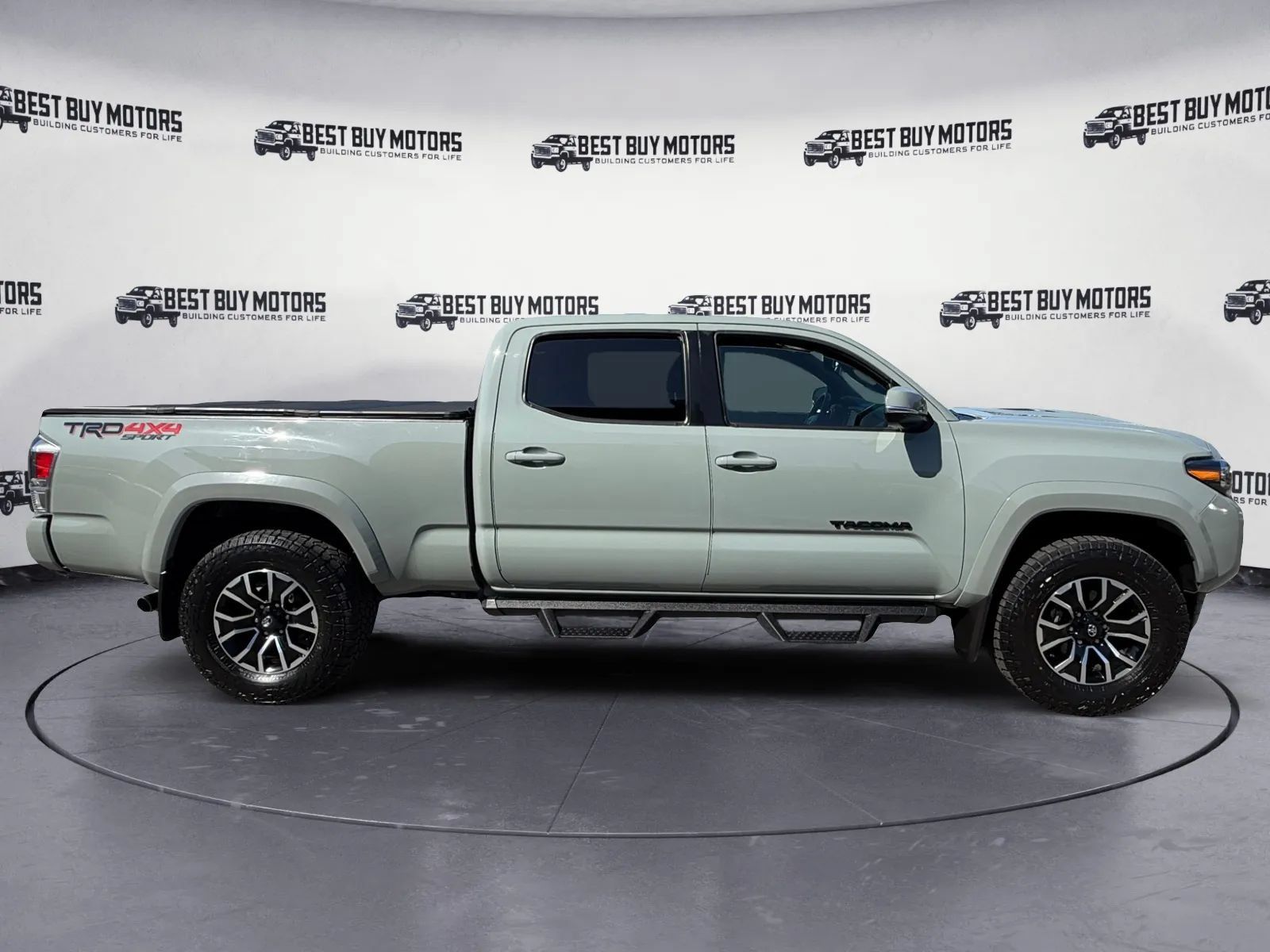 Used 2023 Toyota Tacoma TRD Sport w/ Black Out Package (TMS) AWD/4WD image 9
