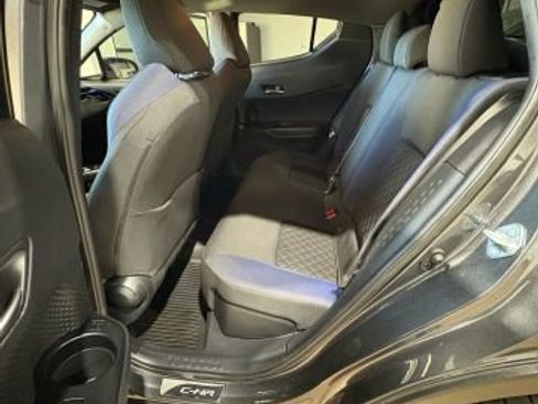 Used 2022 Toyota C-HR XLE image 14