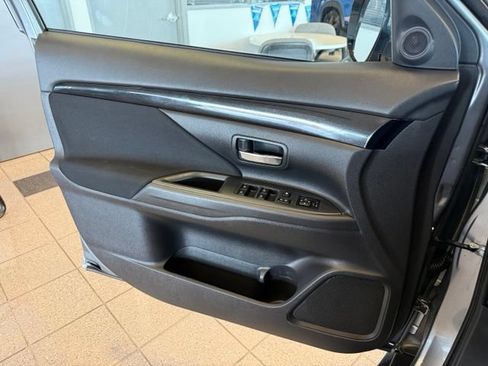 Used 2020 Mitsubishi Outlander ES FWD image 20