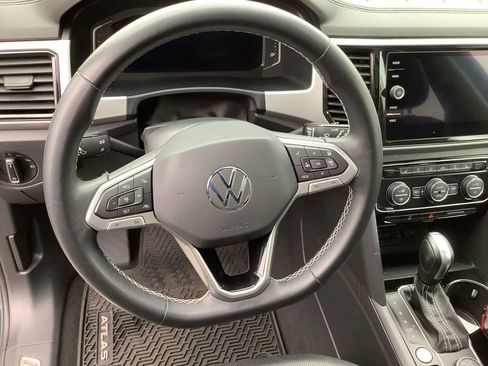 Used 2021 Volkswagen Atlas SEL Premium w/ MDO Package (Bench Seat) image 9