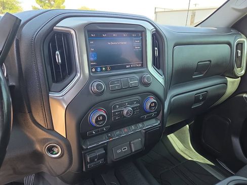Used 2021 Chevrolet Silverado 1500 LT w/ Z71 Off-Road Package AWD/4WD image 25