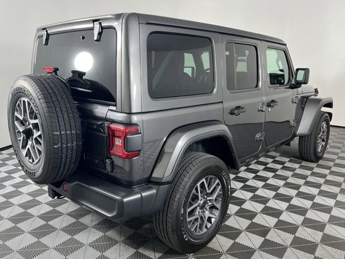 Used 2025 Jeep Wrangler Unlimited Sahara AWD/4WD image 13