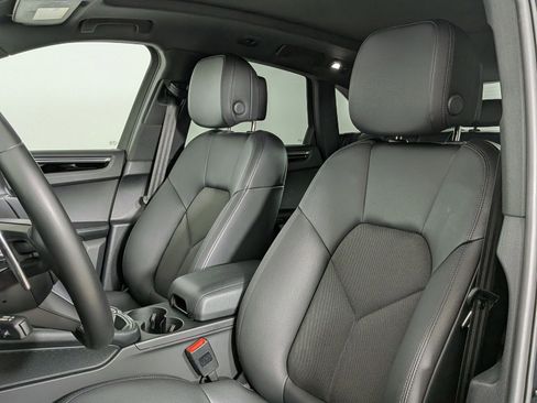 Certified 2023 Porsche Macan AWD/4WD image 5