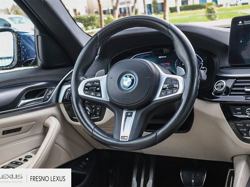 Used 2022 BMW 530e w/ M Sport Package image 18