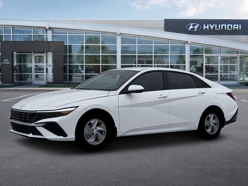 New 2026 Hyundai Elantra SE image 2