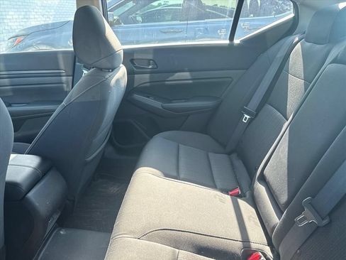 Used 2024 Nissan Altima 2.5 SV w/ SV Premium Package FWD image 16